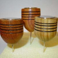 Calamita con spillone in legno particolare