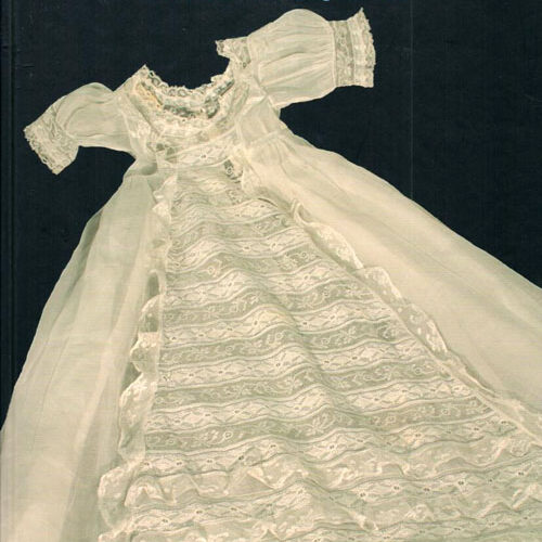 Lace on christening clothes, il merletto nei vestiti da battesimo
