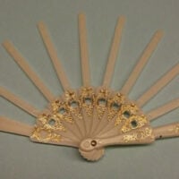 Struttura  ventaglio traforato plastica avorio/ oro piccolo cm 22,5