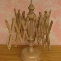 Arcolaio in legno con base piccola