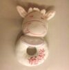 Doudou mucca bianca e rosa con sonaglino interno, dmc - immagine 3