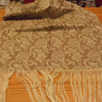 Pannello grande damascato con fili lunghi da rifinire a macrame' o tombolo