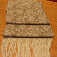 Pannello grande damascato con fili lunghi da rifinire a macrame' o tombolo