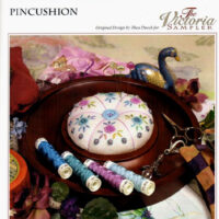 Tea roses pincushion, disegno + supporto in legno
