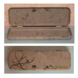 Scatola rettangolare in alluminio con all'interno 54 scatoline tonde con coperchio trasparente a vite