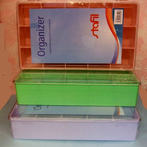 Scatola portafili, perline o accessori in plastica