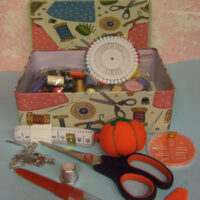 Kit cucito con scatola in metallo grande