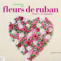 Broderie en fleurs de ruban: 50 fleurs et 52 compositions