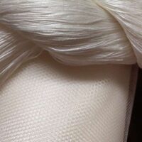 Tulle di seta bobinet/ss bianco latte/blanc 6 buchi/1cm altezza cm 150 € 66,00 al metro, vendita a multipli di 50 cm