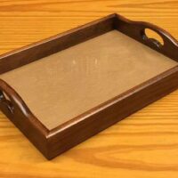 Vassoio arte povera rettangolare con 2 maniglie e 2 vellutini bordeaux,  cm 37,5 x 28, vetro cm 24,5 x 34