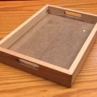 Vassoio in abete naturale con 2 maniglie cm 42x32/vetro cm 39x39