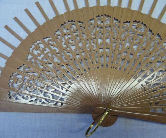 Struttura ventaglio  legno traforato, merletto cm3,5/ cm 40