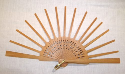 Struttura per ventaglio in legno " cuoricino" 37