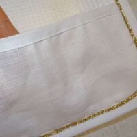 Bavagliolo apino bianco con rifinitura oro