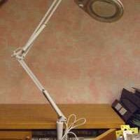 Lampada con lente 2x morsetto da tavolo e neon 22w/t5 prym 610713