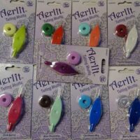 Navetta aerlit colorata con uncino e 2 spolette estraibili, tanti colori