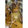 Lampada con lente d'ingrandimento mag lamps dn 1200 e piedistallo a 5 raggi con ruote daylight u53070