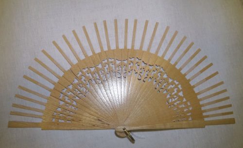 Struttura ventaglio  legno traforato carpino, merletto cm 6,3/ cm 42
