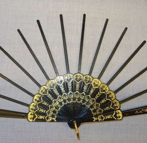 Struttura ventaglio  plastica nero/oro cm 43,5