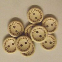 Etichette bottone in legno "handmade"