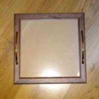 Vassoio arte povera quadrato scuro maniglie dorate cm 34x34/vetro cm 28x28