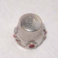Ditale in argento con pietre rosse mm 16 by roberta dazzini