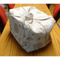 Borsa  portatombolo (cantu 50) con  2 tasche ecru' con fantasia a cuori by laboratorio degli elfi