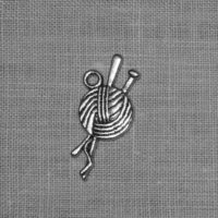Charme in metallo ciondolo "gomitolo" cm 2,6 x 1,1 argento