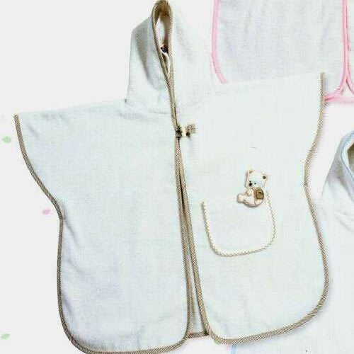 Accappatoio poncho in morbida spugna bianca, rifiniture azzurre, rosa, nocciola e  banda in aida, made in italy