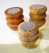 Calamita con spillone "bocciolo" in legno particolare