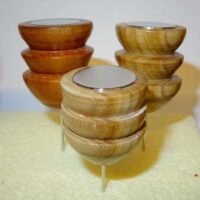 Calamita con spillone "bocciolo" in legno particolare