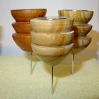 Calamita con spillone "bocciolo" in legno particolare