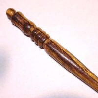 Uncinetto punta dorata 0,40/24 con manico in legno pregiato zebrato "oro"