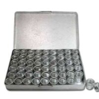 Scatola rettangolare in alluminio con all'interno 54 scatoline tonde con coperchio trasparente a vite