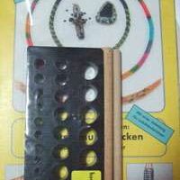 Set per tubolare in metallo "drahtschmuck stricke": libro + filato +telaio e cilindri legno