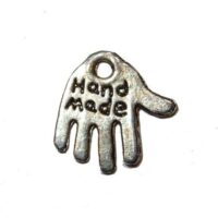 Charme in metallo ciondolo "mano hand made " cm 1,1 x 1,2 argento