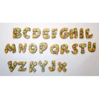 Bottone in legno "lettere fiorate"