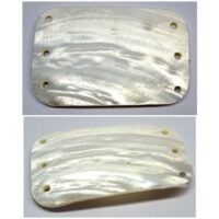 Rettangolo forato in madreperla  cm 7,9 x 5,0 spessore vario da 2 a 4 mm