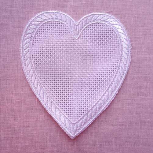 INSERTO CUORE IN TELA AIDA CM 15 X 13 BIANCO