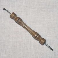 Toglispilli doppio in legno di noce