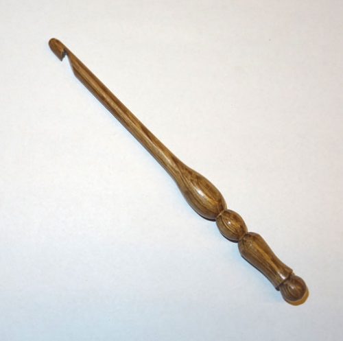 Uncinetto  in legno di quercia n° 5,5 cm 13,5