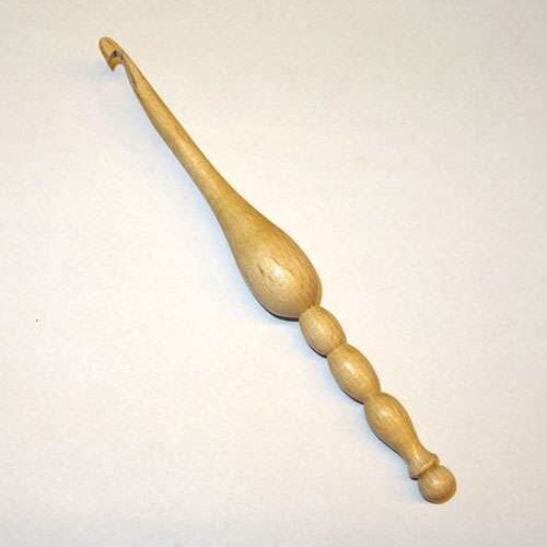 Uncinetto  in legno di faggio n° 5,5 cm 16
