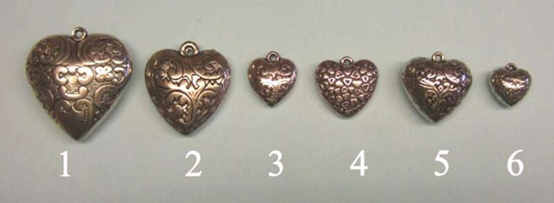 Cuore in metallo ciondolo "acanto" cm 3,4 x 3,4 x 1,7 colore argento