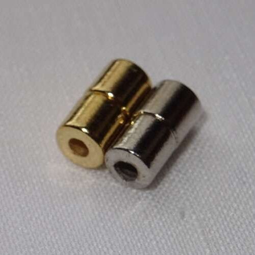 Chiusura con calamita senza occhiello, cilindro  colore oro o argento, cm 0,9 x 0,5