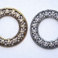 Anello forato tondo trifoglio  cm 3,2 x 0,7 x 0,2 colore oro