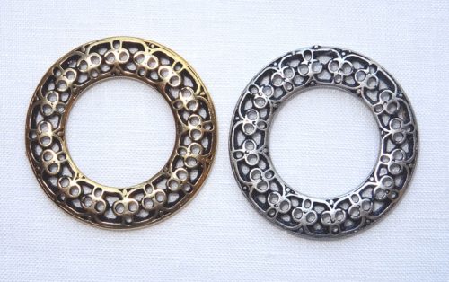 Anello forato tondo trifoglio    cm 3,2 x 0,7 x 0,2 colore argento - immagine 2