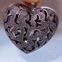 Cuore in metallo ciondolo "cuore cashmere" con sonaglio cm 4,6 x 4,4 x 1,95 argento