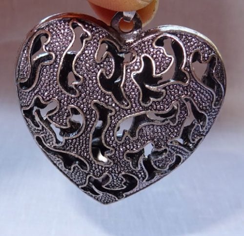 Cuore in metallo ciondolo "cuore cashmere" con sonaglio cm 4,6 x 4,4 x 1,95 argento - immagine 3