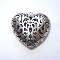 Cuore in metallo ciondolo "cuore intaglio" con sonaglio cm 4,5 x 4,8 x 1,8 argento