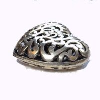 Cuore in metallo ciondolo "cuore intaglio" con sonaglio cm 4,5 x 4,8 x 1,8 argento